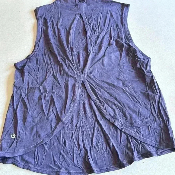 Lululemon - Picture 3 of 4